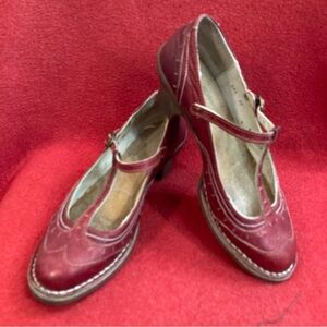 EL NATURALISTA Sz 38 T-Strap Low Heel Mary Jane Style Leather Almond Toe Shoes